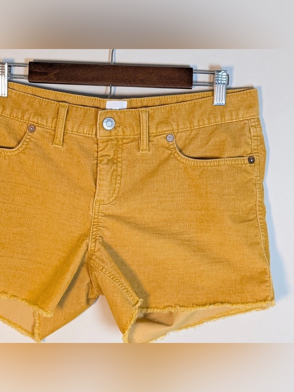 GAP Oro Gold Corduroy Fray Hem Mid-Rise Shorts Size 4
